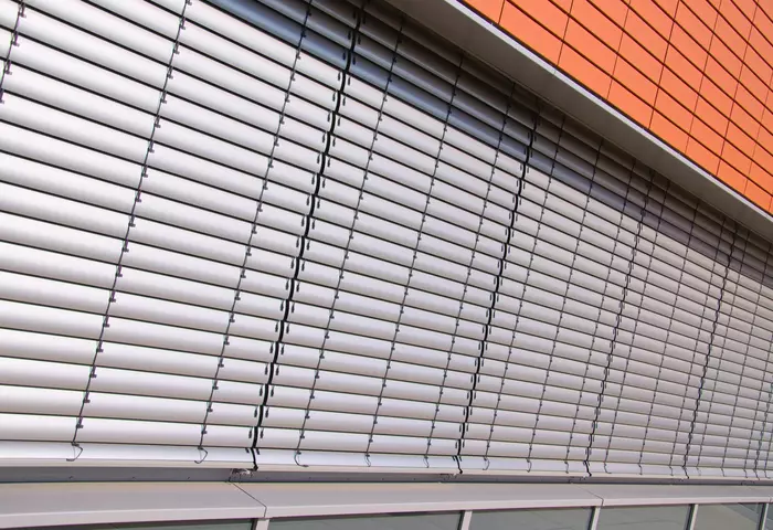 Raffstore / Außenjalousien Raffstores Aussenjalousien als Sonnenschutz und Sichtschutz