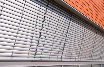 Raffstore / Außenjalousien Raffstores Aussenjalousien als Sonnenschutz und Sichtschutz