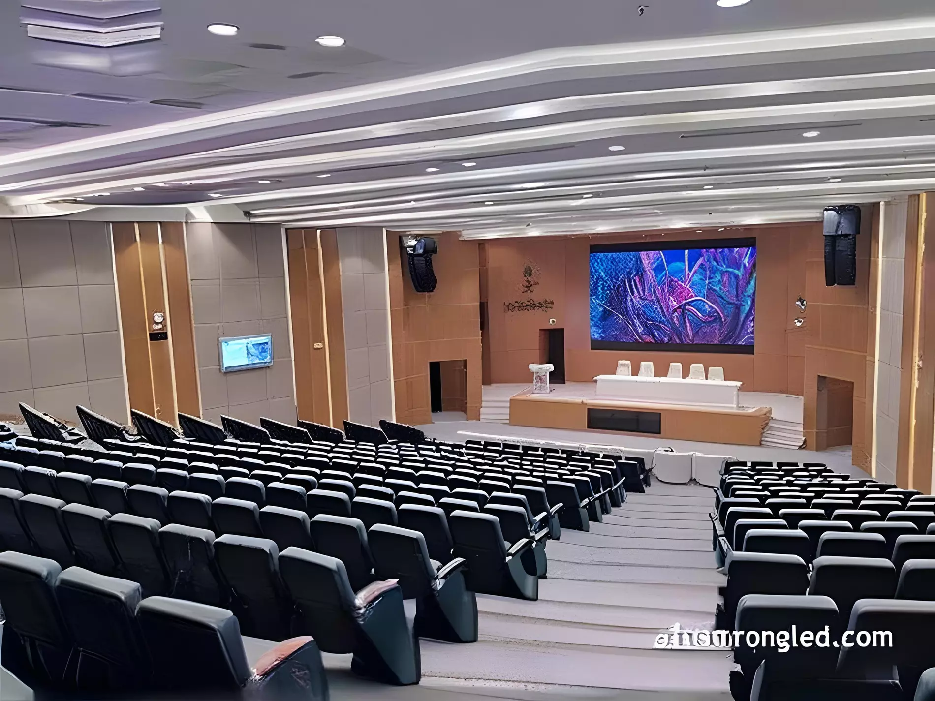 Zukunft der Präsentationstechnik: Transparente LED-Displays Zukunft der Präsentationstechnik: Transparente LED-Displays